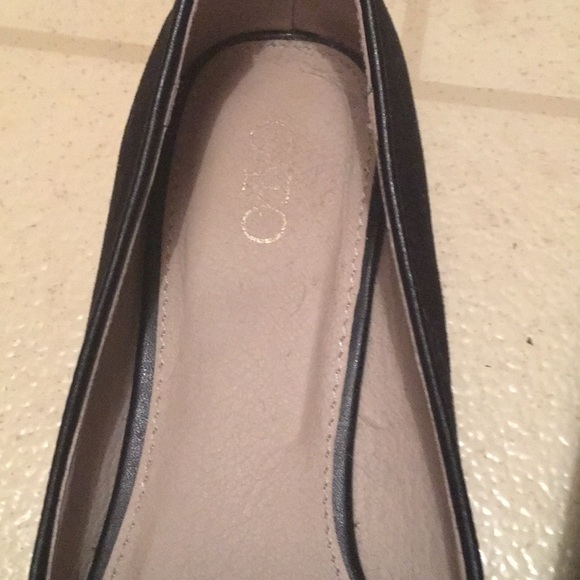 Shoes - Picture 2 of 7